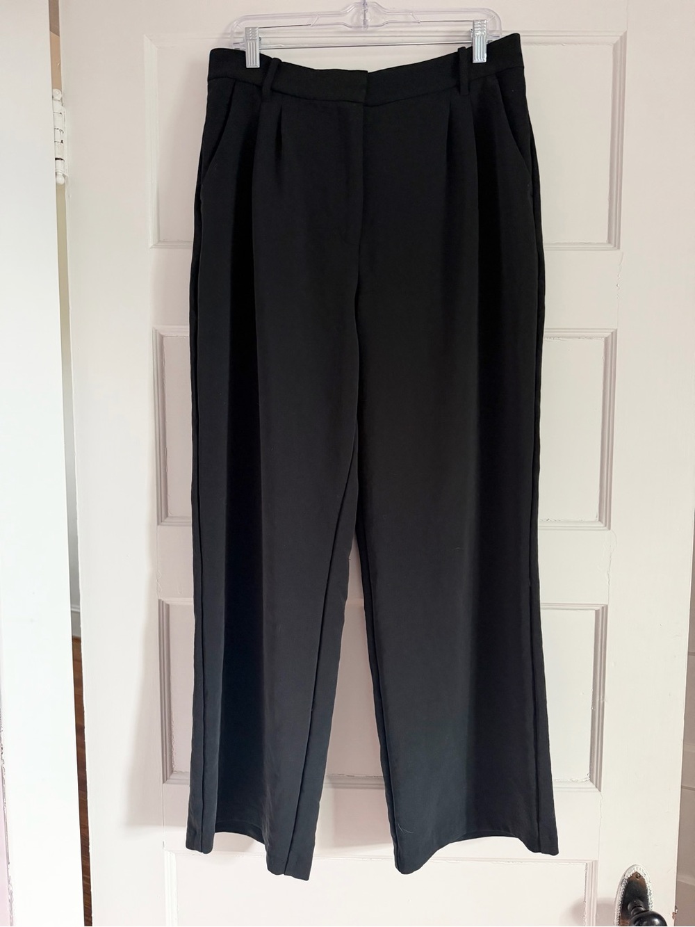 Abercrombie black dress 32 inches waist 13 1/2 inch rise 29.5” inseam